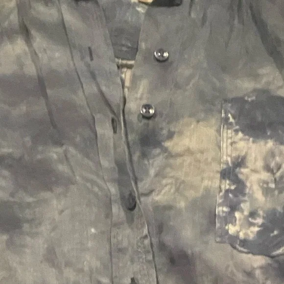 ANTHROPOLOGIE / PILCRO THE CATE CLASSIC TIE-DYE BUTTON DOWN SHIRT    LIKE NEW - Picture 9 of 11